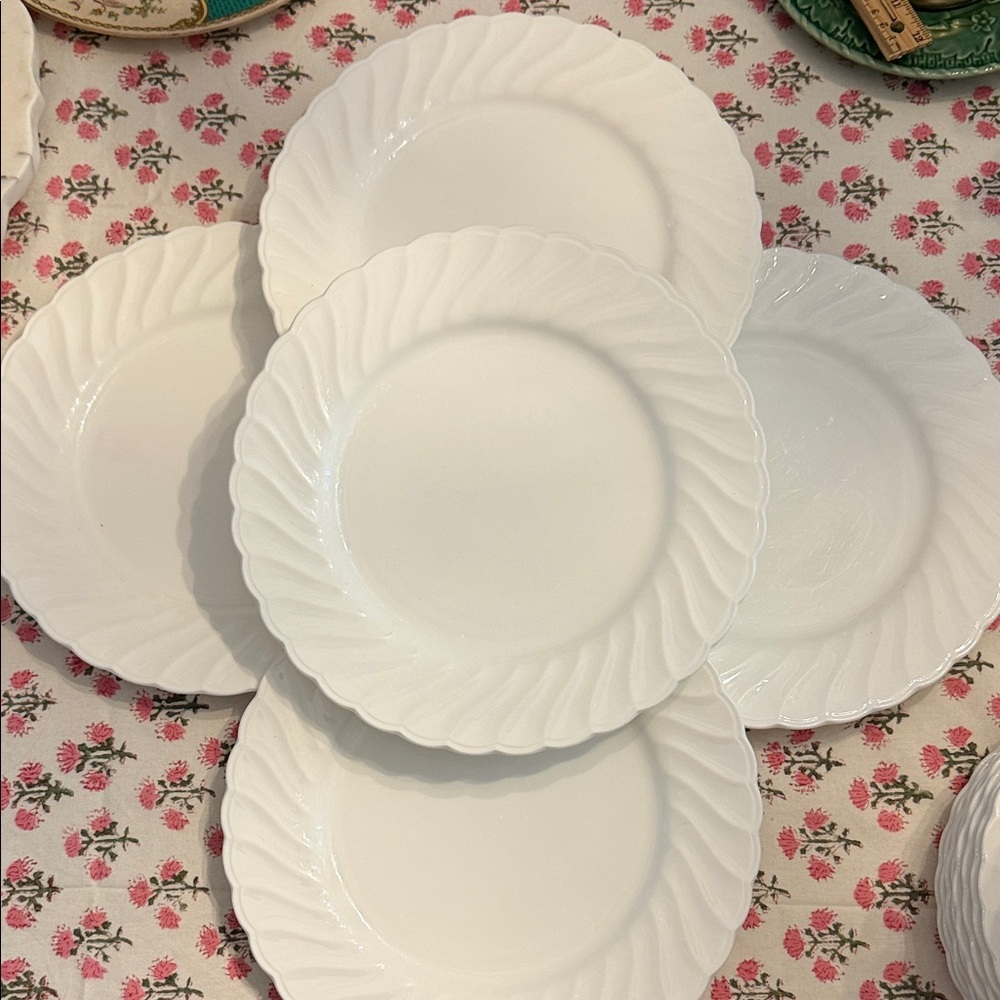 Noritake Windsor White Swirl Edge Dinner Plates - Elegant Home Dining (5)